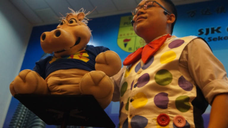 School hires ventriloquist to encourage reading
