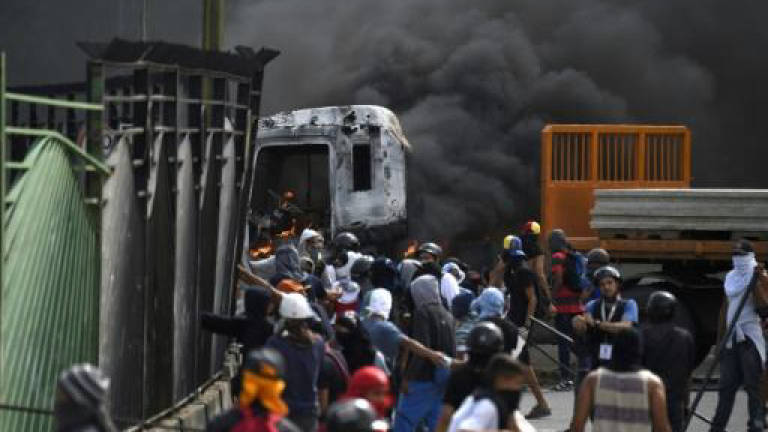 Venezuelans rally in anger at death of young protestor