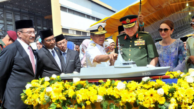 Hishammuddin lauded navy's creative approach in LCS construction