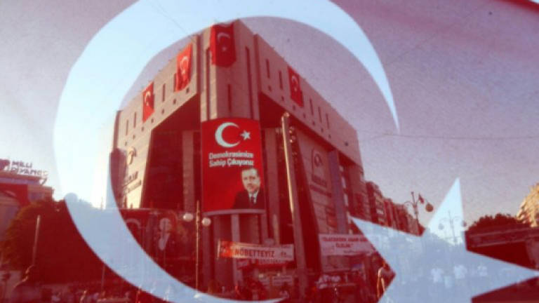 Turkey seeks arrest of judges, prosecutors over 'Gulen app'