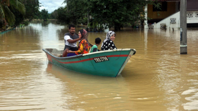 Flood evacuees in Kelantan drop to 12,493 at 1pm today