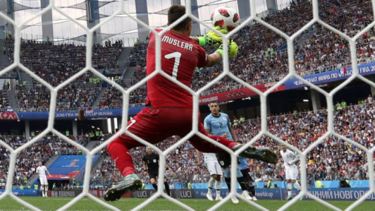 France down Uruguay after Muslera error to reach World Cup semis