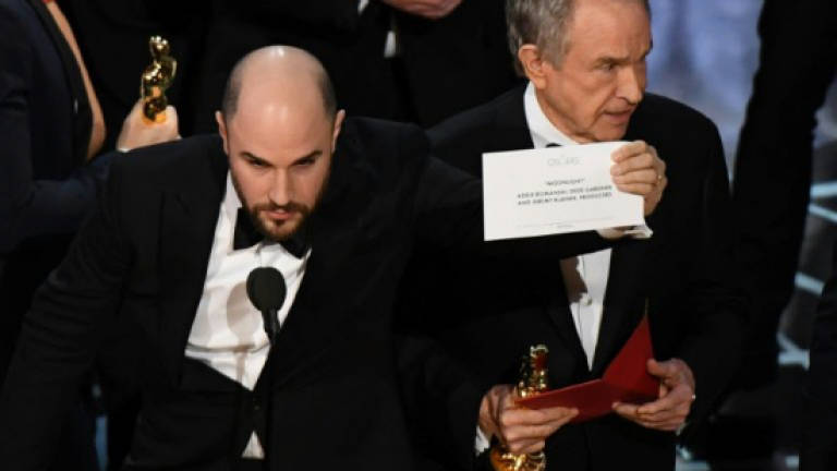 Oscars mixup blamed on accountant eclipses 'Moonlight' win