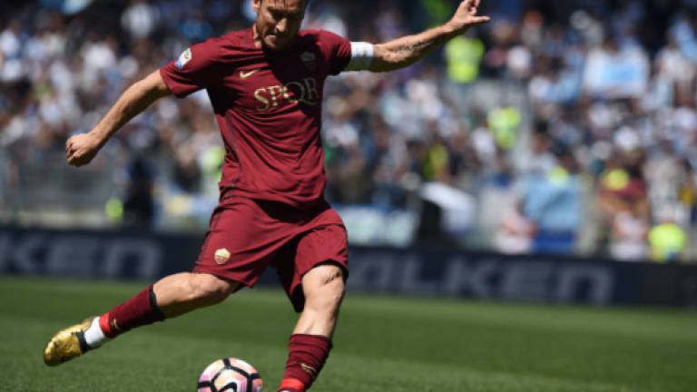 Totti committed, as Juve target title clincher at Roma