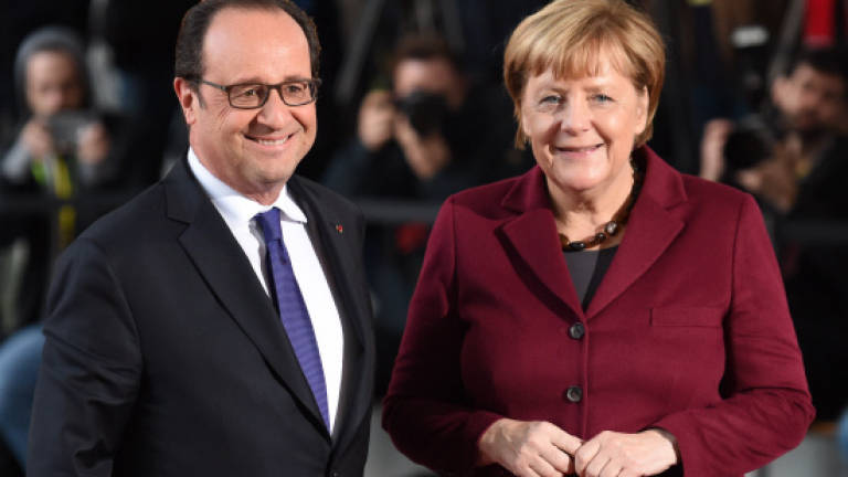 Hollande, Merkel slam Russia over Aleppo, leave door open to sanctions