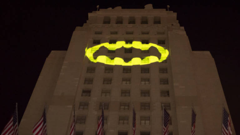 Los Angeles lights up City Hall with Batman signal