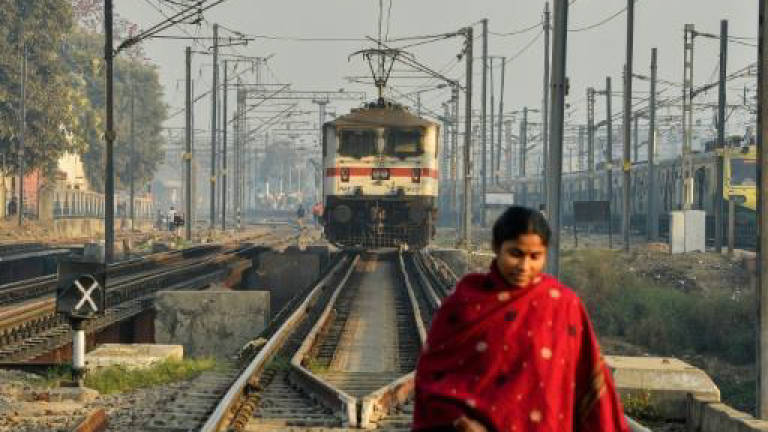 India train accident injures 42