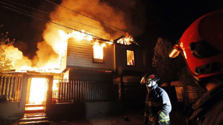 Fire destroys two houses, makes four families homeless