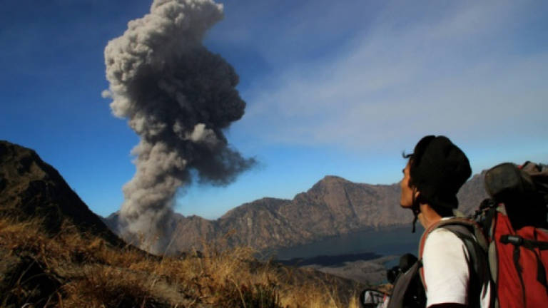 Tourists evacuated as Indonesian volcano erupts: Official