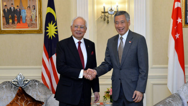 Singapore PM arrives in Putrajaya for working visit