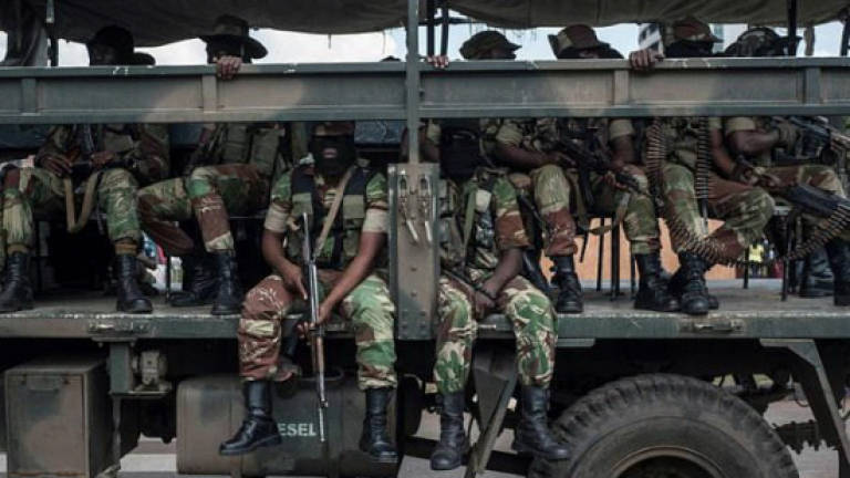 Zimbabwe police, army to patrol together after Mugabe ouster