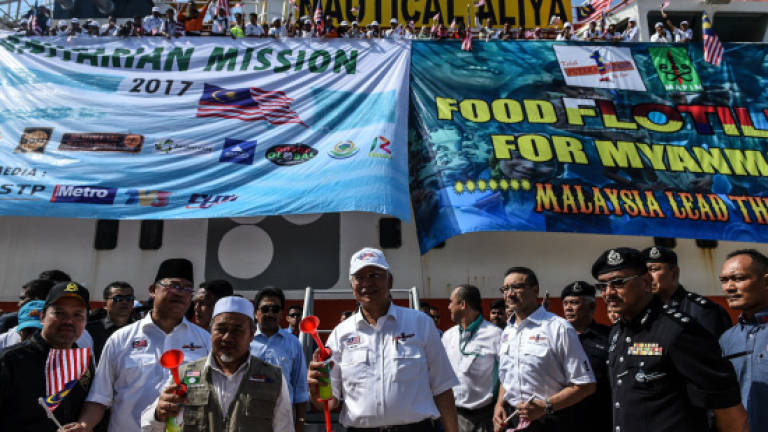 PM Najib flags off food flotilla for Myanmar Rohingya community