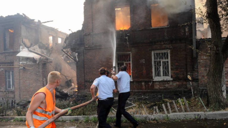 Hundreds evacuated as fire spreads in Russian city