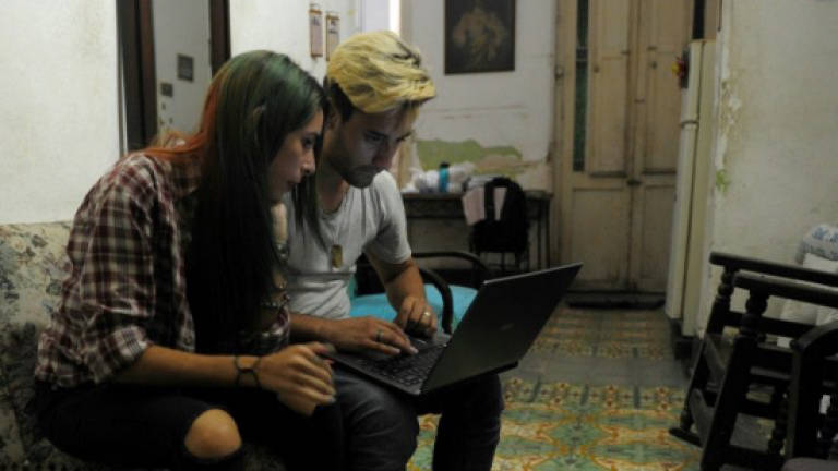Poor internet access no limit to Cuban YouTubers