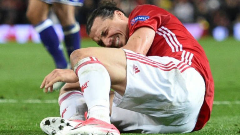 Ibrahimovic suffers 'significant knee ligament damage'