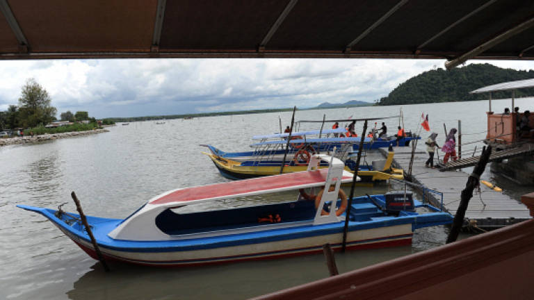 Four missing after barge capsizes near Pulau Bruit, Sarikei