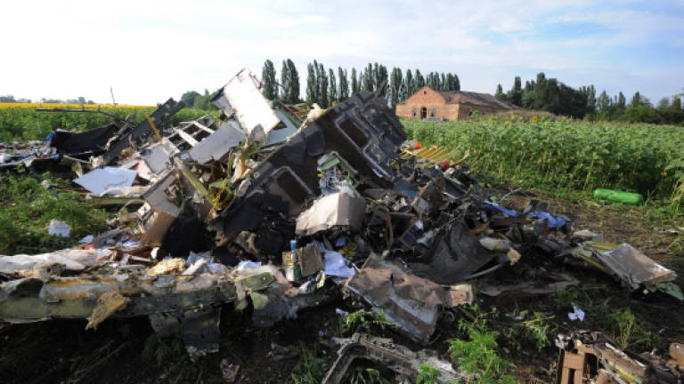 MH17: Rebels refuse access to Ukraine crash site until truce