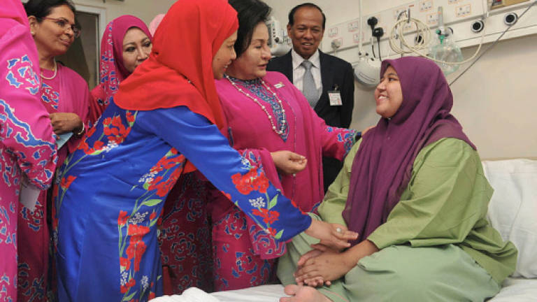 Prime Minister's wife visits victims of HSA fire