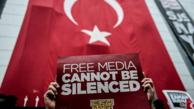 Turkey seeks arrest of 35 media workers over alleged Gulen links