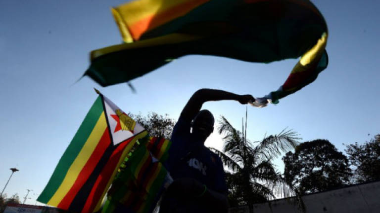 After Mugabe, Zimbabwe opposition stumbles before vote