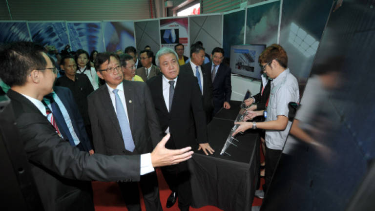 Sarawak CM suggests LONGi Group to develop floating solar park