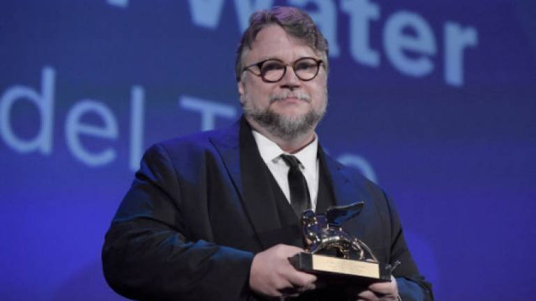 Del Toro wins top DGA prize for 'The Shape of Water' (Updated)