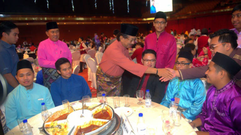 50,000 attend Sabah cabinet Aidilfitri open house
