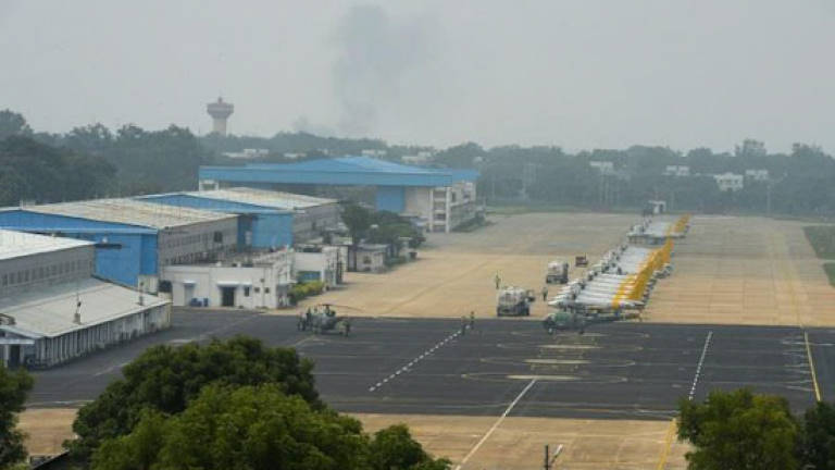 Five killed as India military chopper crashes