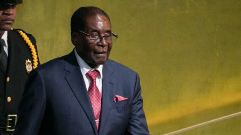 No sign of Mugabe at Zimbabwe parliament hearing