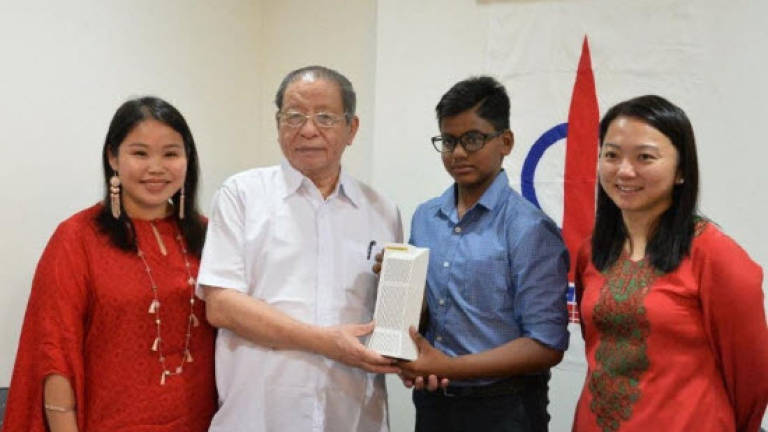 Boy, 12, showed Najib true meaning of patriotism: Lim