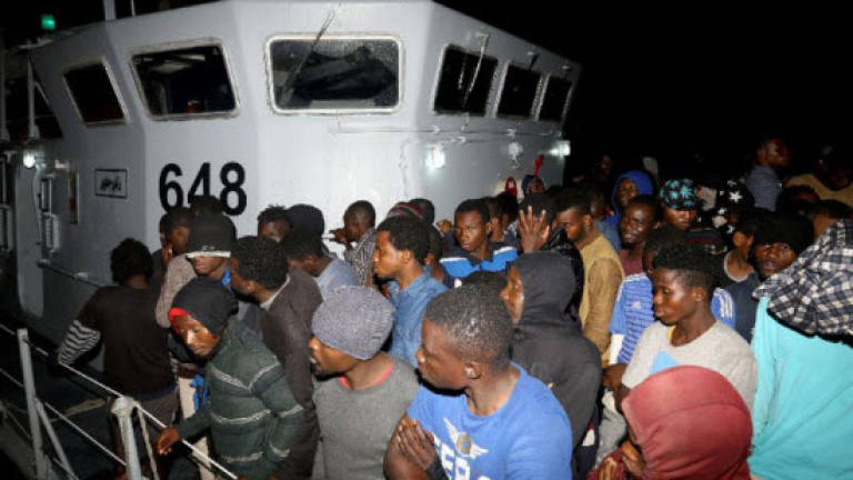 Nearly 1,000 migrants rescued off Libya coast