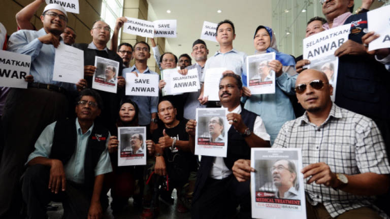 Memorandum seeking immediate treatment for Anwar handed to MoH