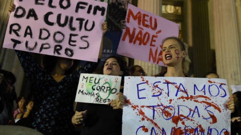 Rio police hunt gang rape suspects