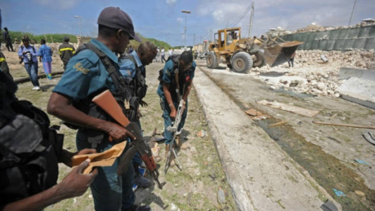 Car bomb attackers kill 6 in assault on Somali police building (Updated)