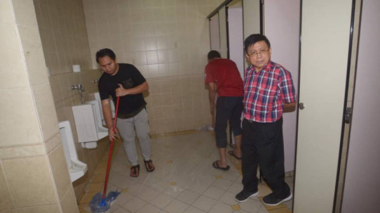 CJ leads 200 staffers in cleaning up Court Complex (Updated)