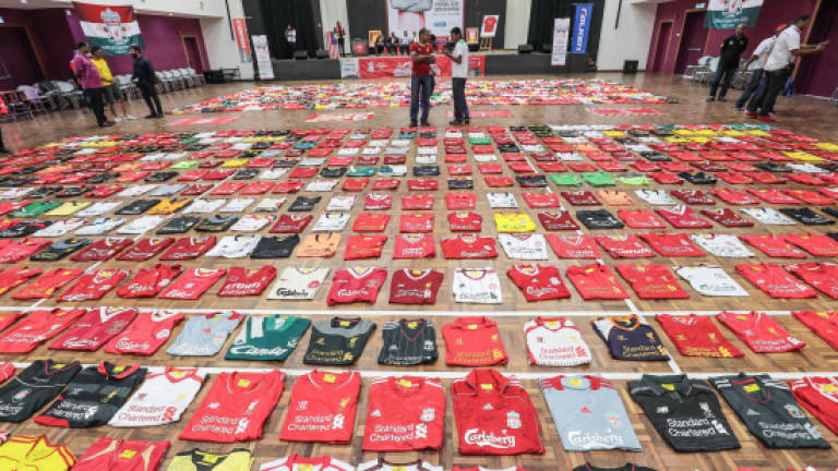 Liverpool fans set jersey record