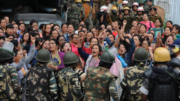 India Darjeeling protesters clash with police
