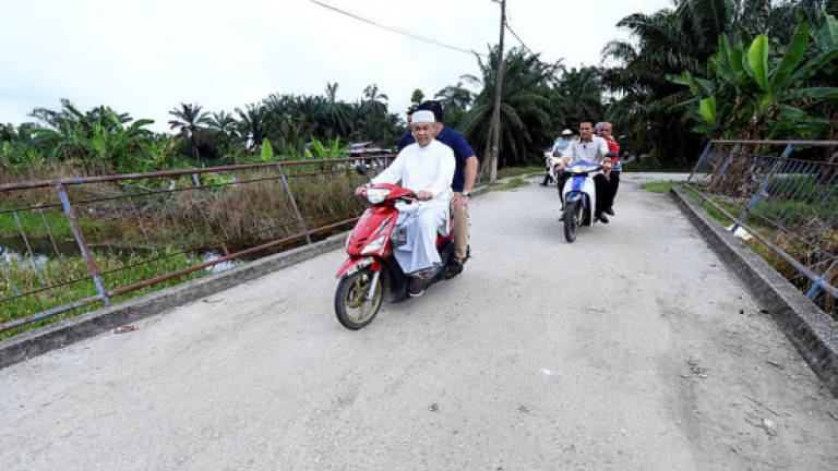 DPM announces new mosque for village in Bagan Datuk