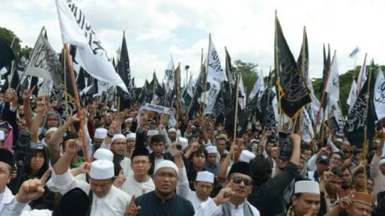 Indonesia to disband radical Islamist group