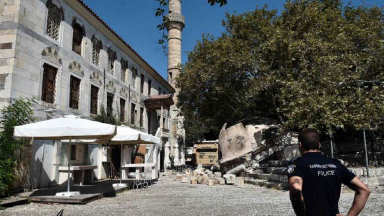 Nearly 360 hurt in Turkey by quake