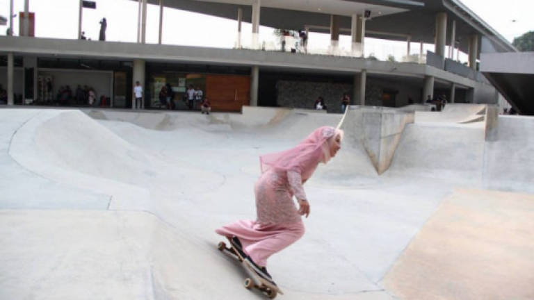 Malaysian skateboard wedding goes viral