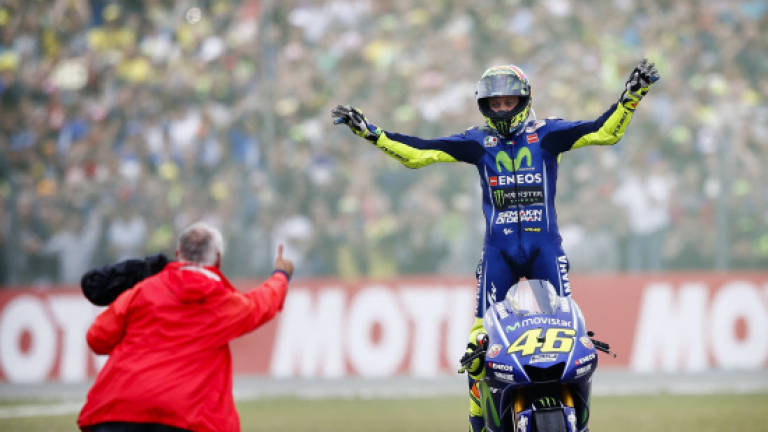 Rossi king in Assen, Vinales crashes out