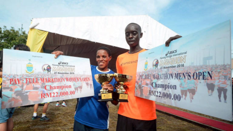 Kenyan runners dominate Penang bridge run