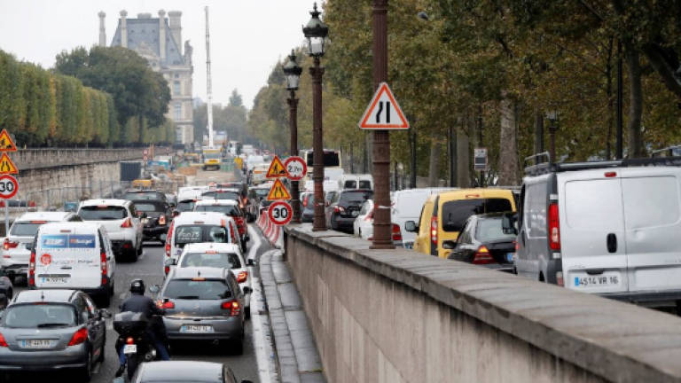 Living close to major roads increases dementia risk: Study
