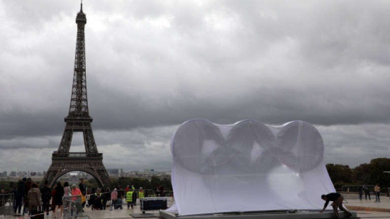 Paris, Los Angeles prepare to celebrate Olympic award