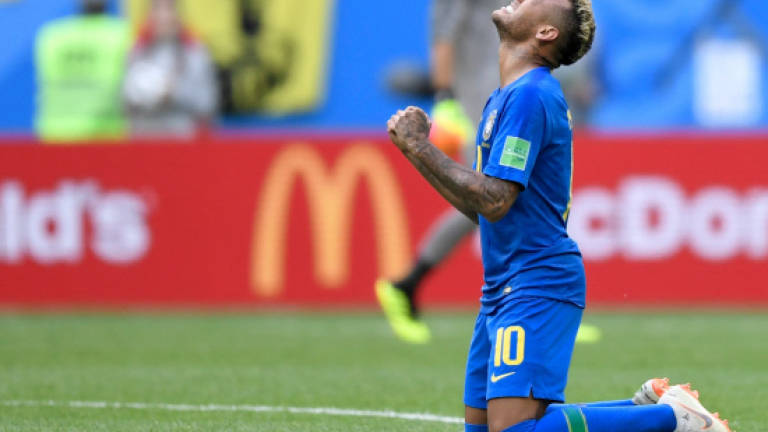 Coutinho and Neymar strike late to help Brazil beat ousted Costa Rica
