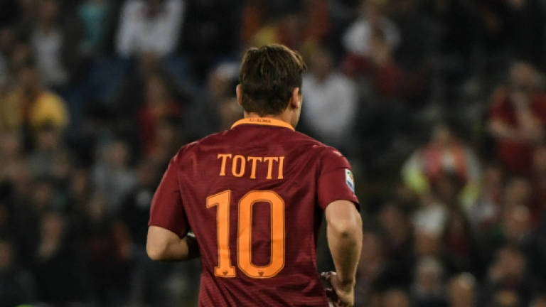 Totti thanks fans for support in new life