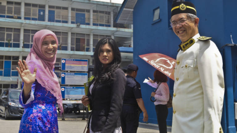 Nurul Izzah questioned over 'clown picture'