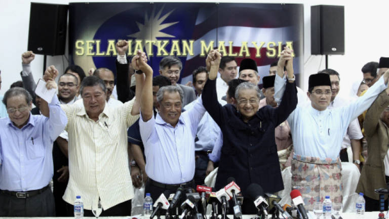 Tun Mahathir, former ministers and opposition leaders sign Citizen's Declaration (UPDATED)