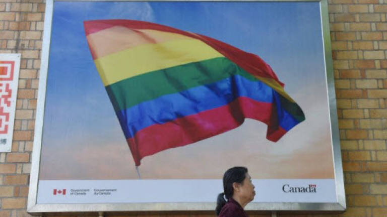 China's LGBT community finds trouble, hope at end of rainbow